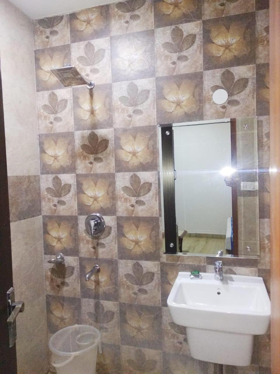 Hotel Spb 87 Near Karol Bagh Metro Station Delhi Delhi (National Capital Territory of India) Exterior foto